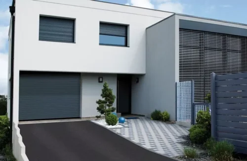 modernes Gebäude mit Garage mit Rolltor