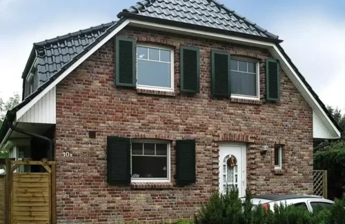 Referenzobjekt mit Klappläden